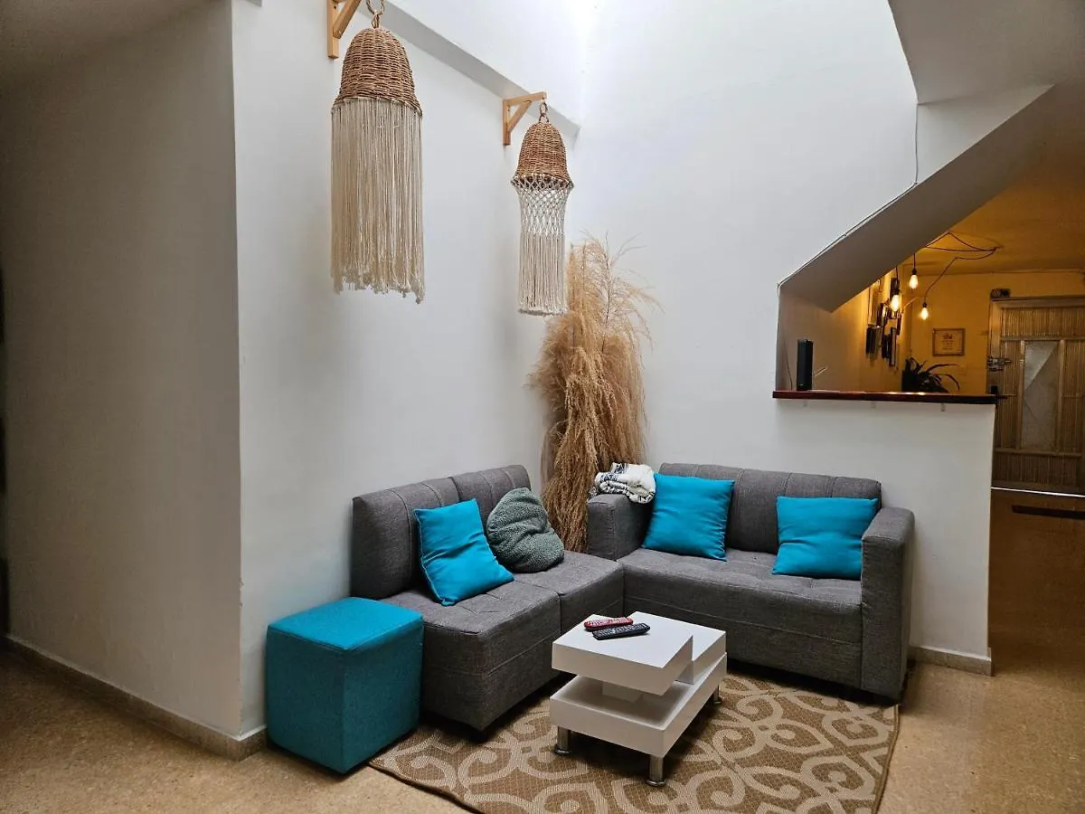 Beautiful Three-Bedroom Apartment With Garden In El Poblado Medellín 0*,  Colombie